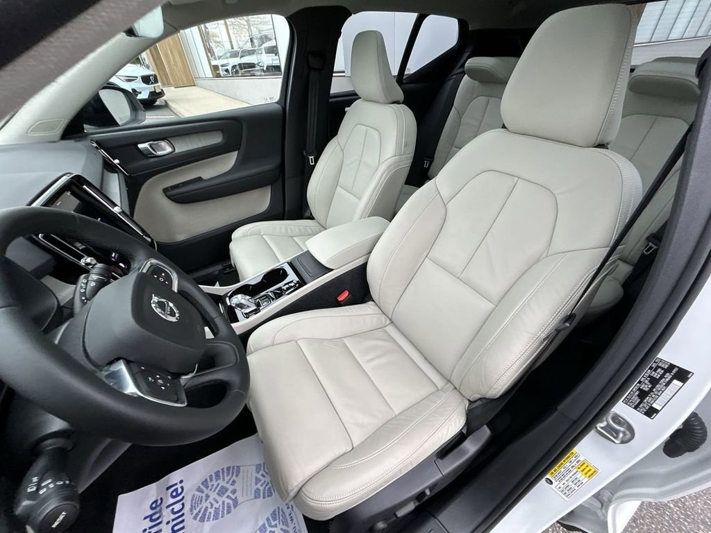 Certified 2023 Volvo XC40 B5 Plus w/ Driver Assist Package image 15