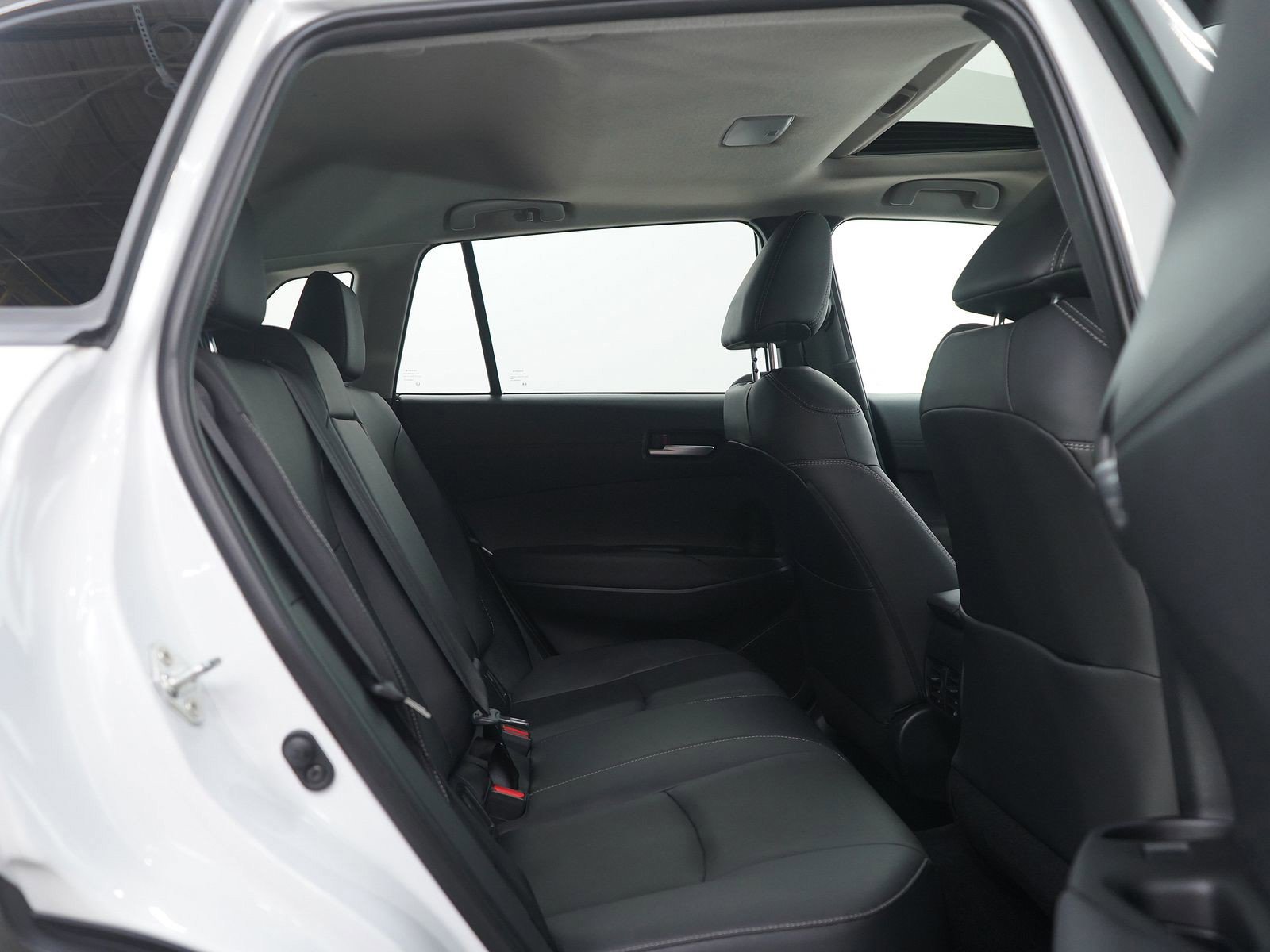 Used 2022 Toyota Corolla Cross XLE image 12