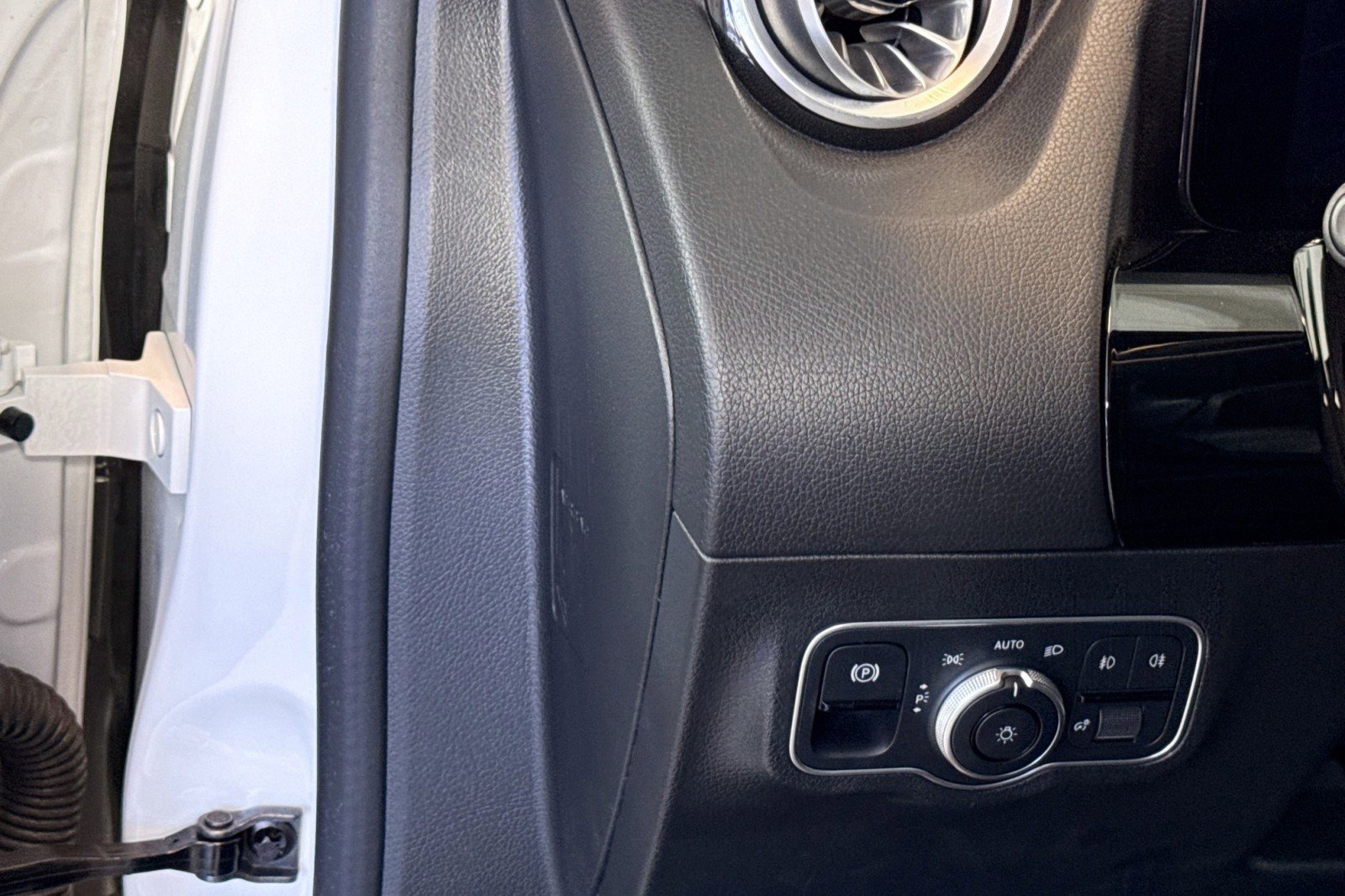 Used 2025 Mercedes-Benz GLA 250 4MATIC w/ Winter Package image 10