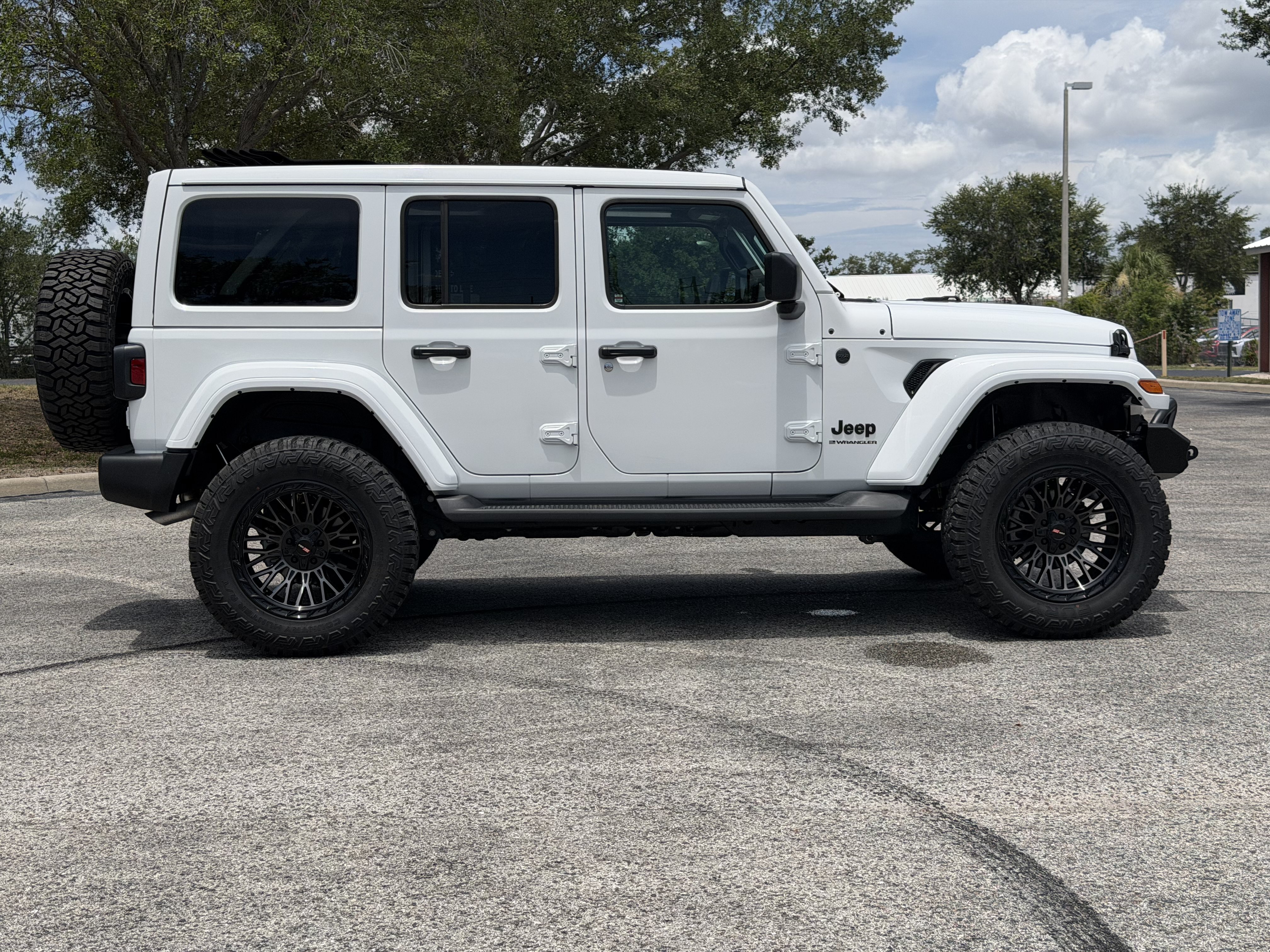 Used 2026 Jeep Wrangler Unlimited Sport AWD/4WD image 12