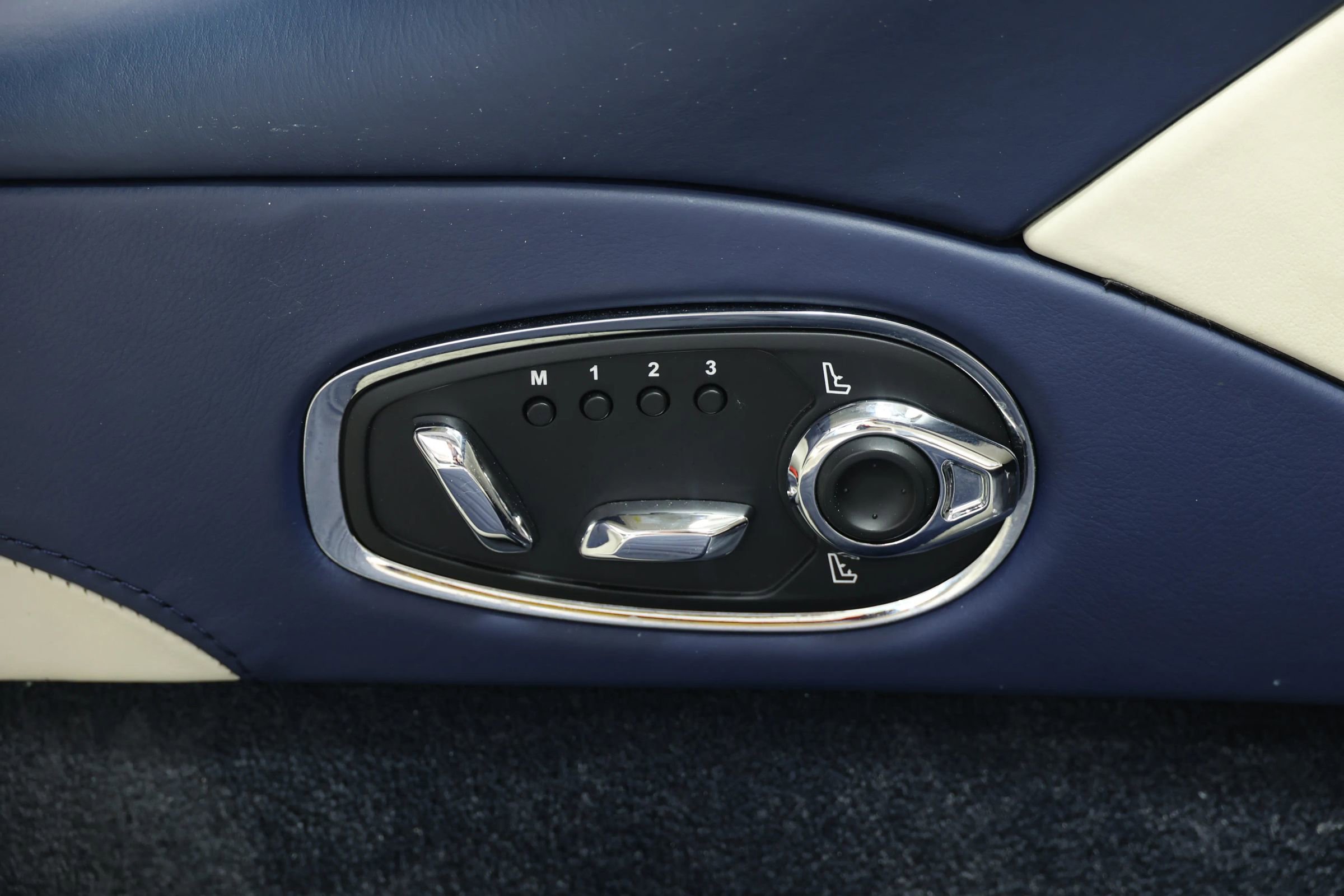 Used 2017 Aston Martin DB11 V12 image 84