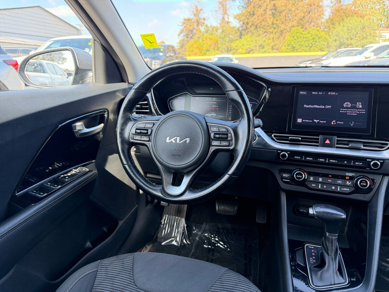 Used 2022 Kia Niro LXS w/ Digital Cluster Package FWD image 14