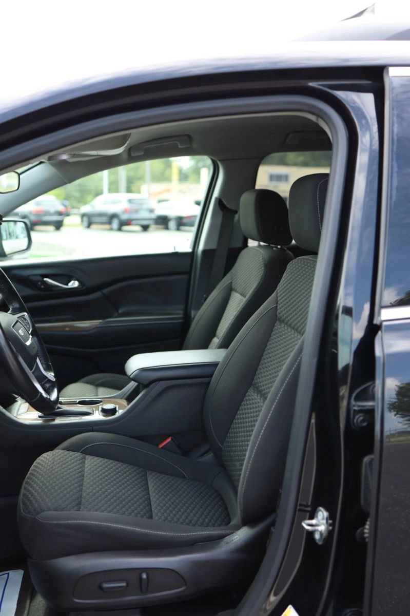 Used 2018 GMC Acadia SLE w/ LPO, Black Accent Package AWD/4WD image 26