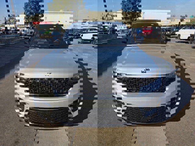 New 2025 Jeep Grand Cherokee Limited image 2