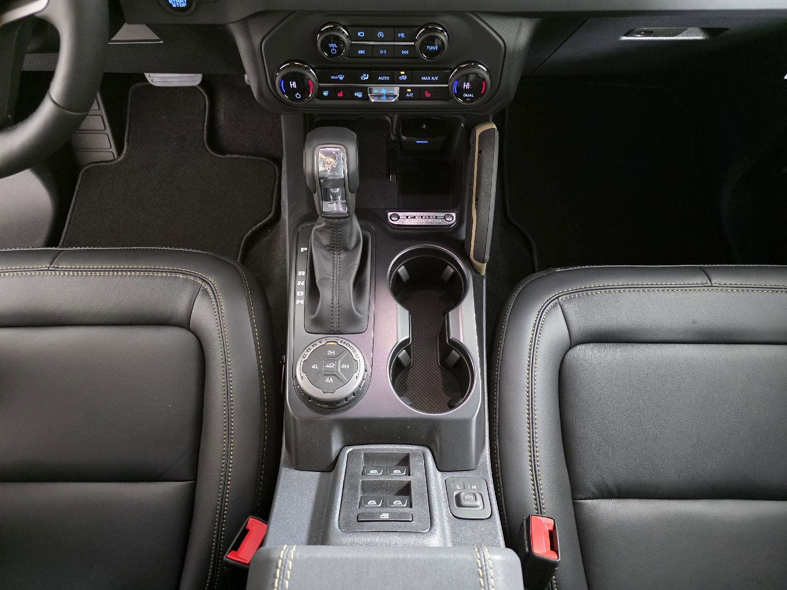 Used 2025 Ford Bronco Badlands image 33