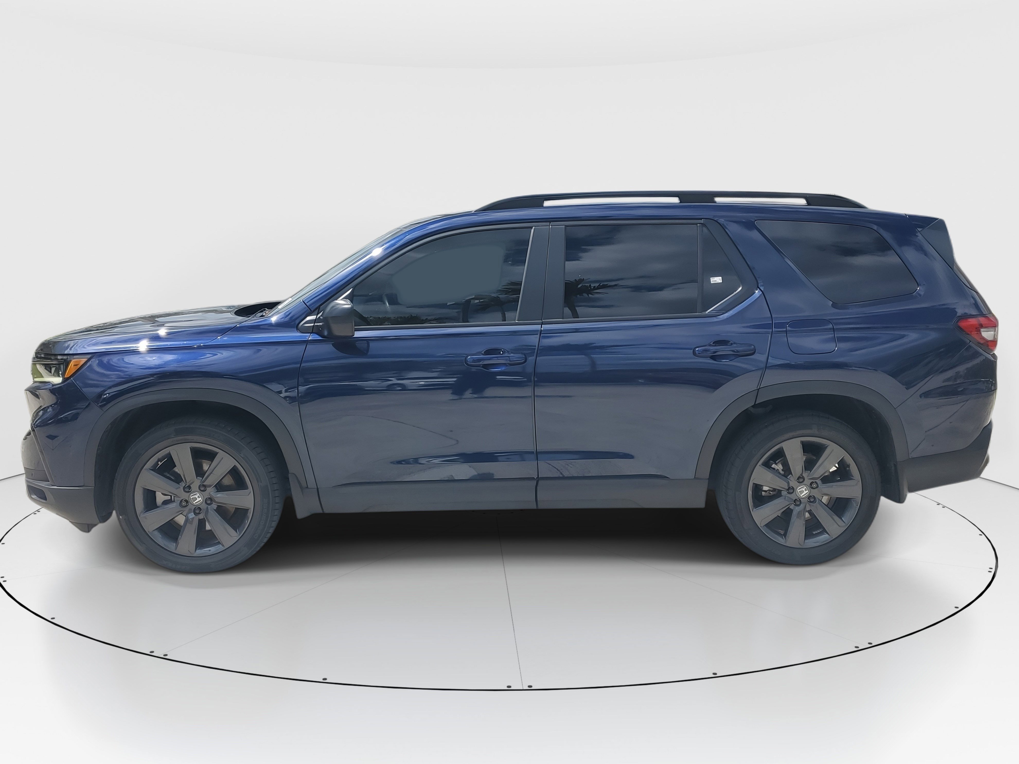 Used 2025 Honda Pilot Sport image 6