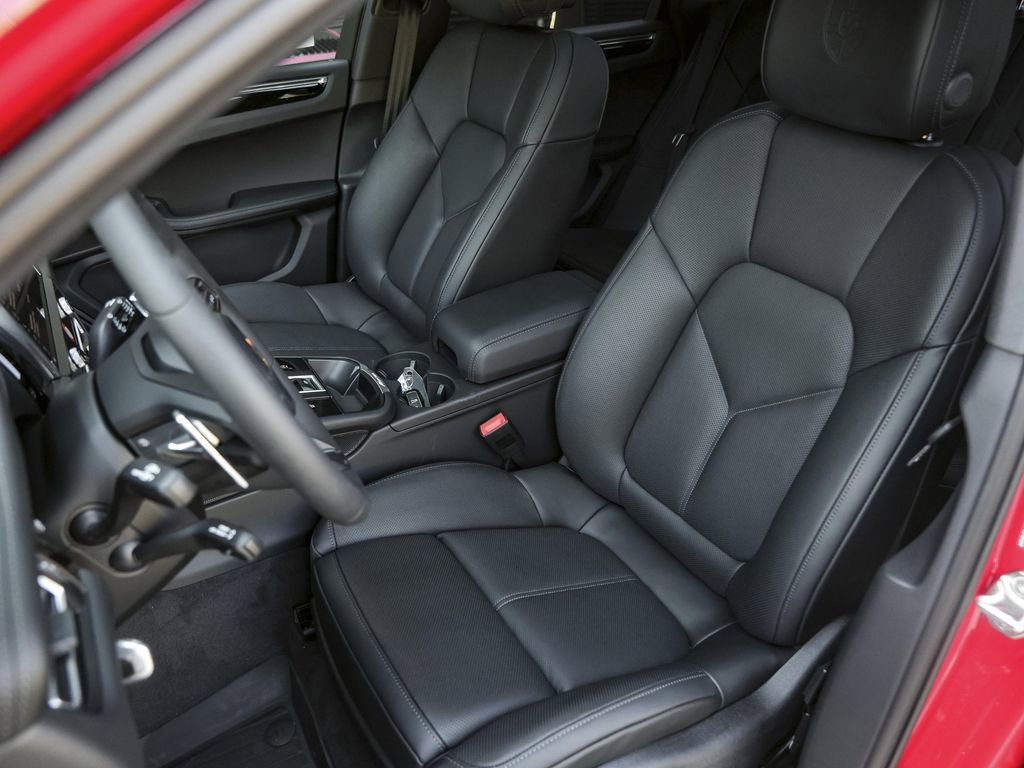 Certified 2026 Porsche Macan Turbo AWD/4WD image 5