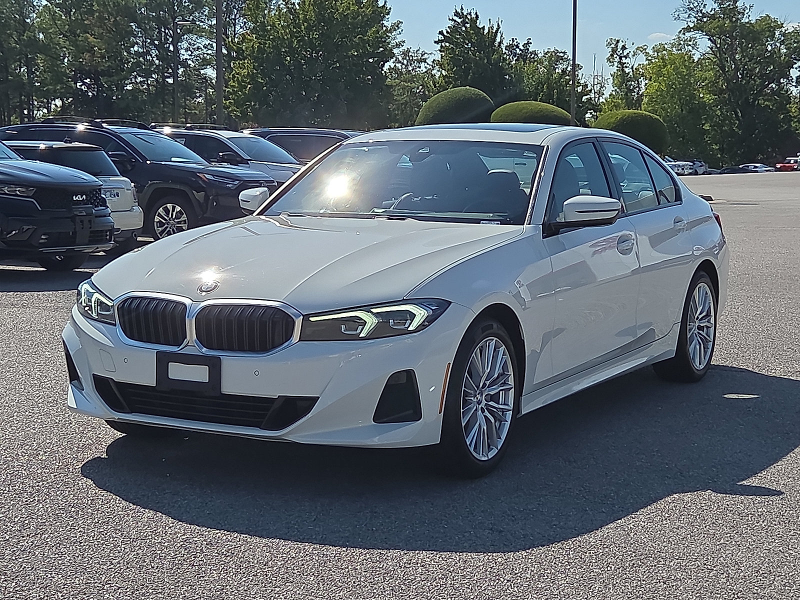 Used 2023 BMW 330i xDrive Sedan w/ Driving Assistance Package AWD/4WD image 2