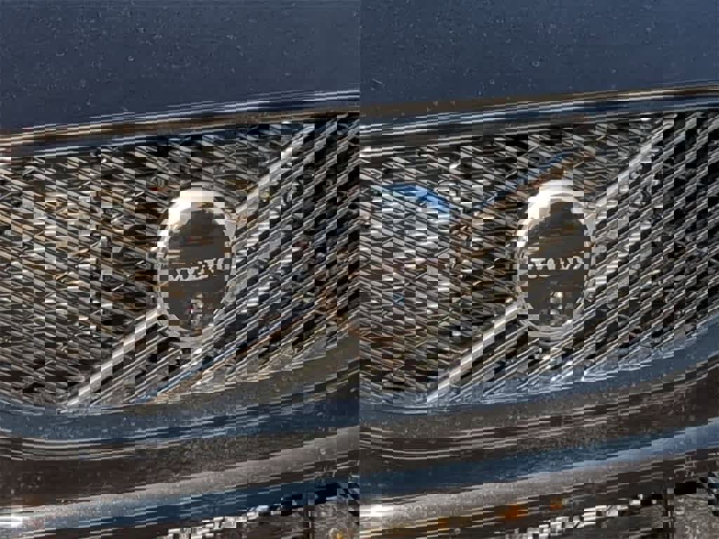 Used 2026 Volvo XC60 B5 Plus w/ Protection Package Premier image 11