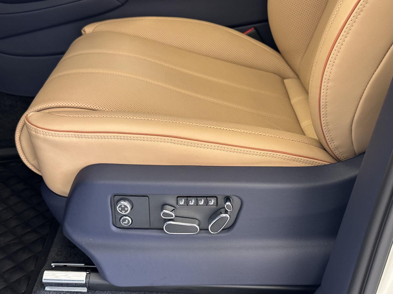 New 2026 Bentley Bentayga Extended Wheelbase AWD/4WD image 13