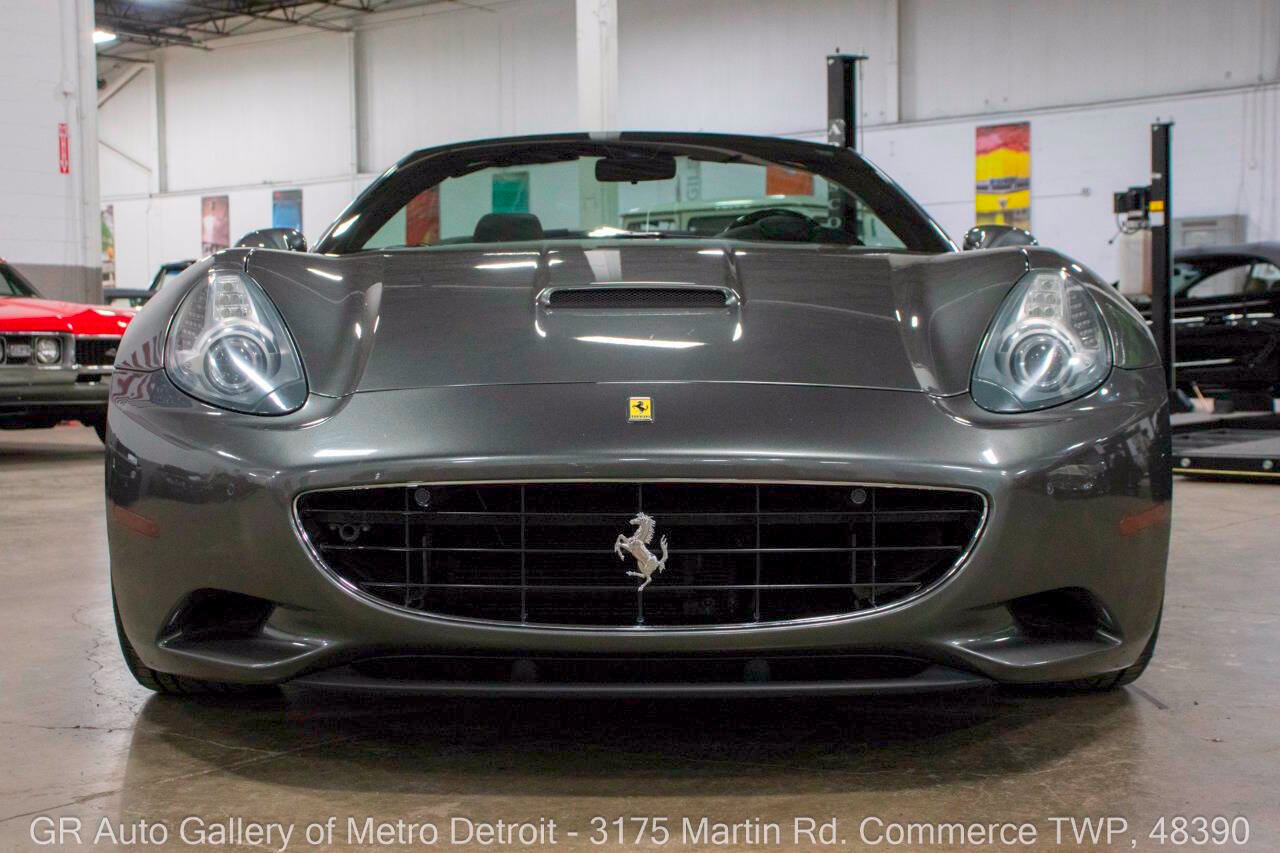 Used 2010 Ferrari California RWD image 13