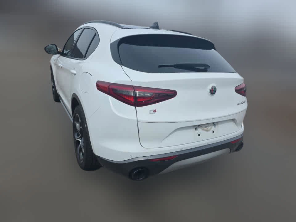 Used 2023 Alfa Romeo Stelvio Ti image 3