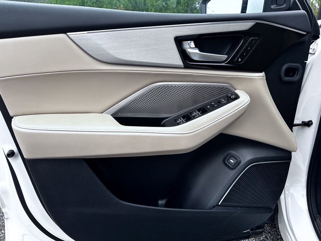 Used 2024 Acura MDX SH-AWD w/ Technology Package image 29