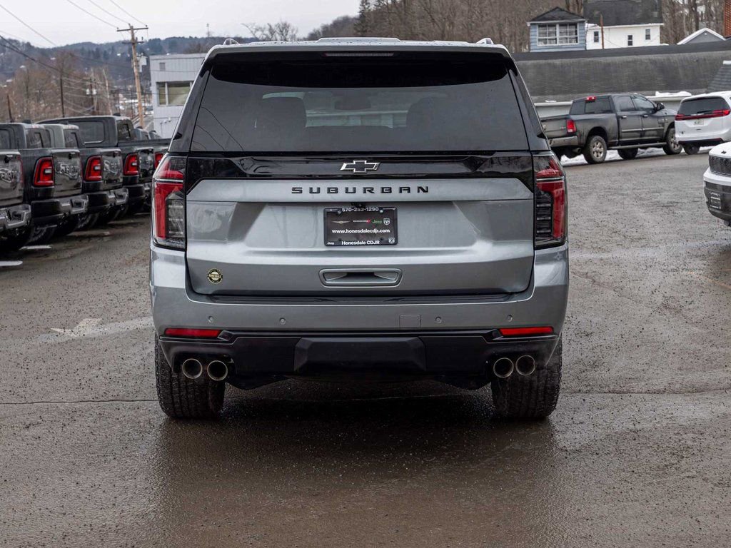 Used 2025 Chevrolet Suburban Z71 image 5