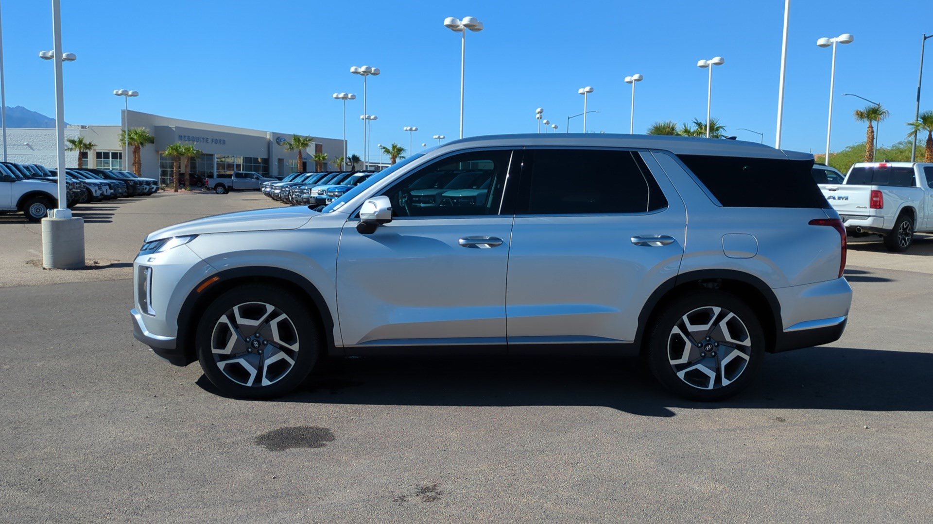 Used 2025 Hyundai Palisade Limited AWD/4WD image 6