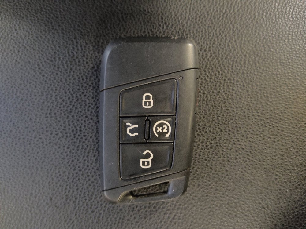 Used 2025 Volkswagen Jetta SE FWD image 32