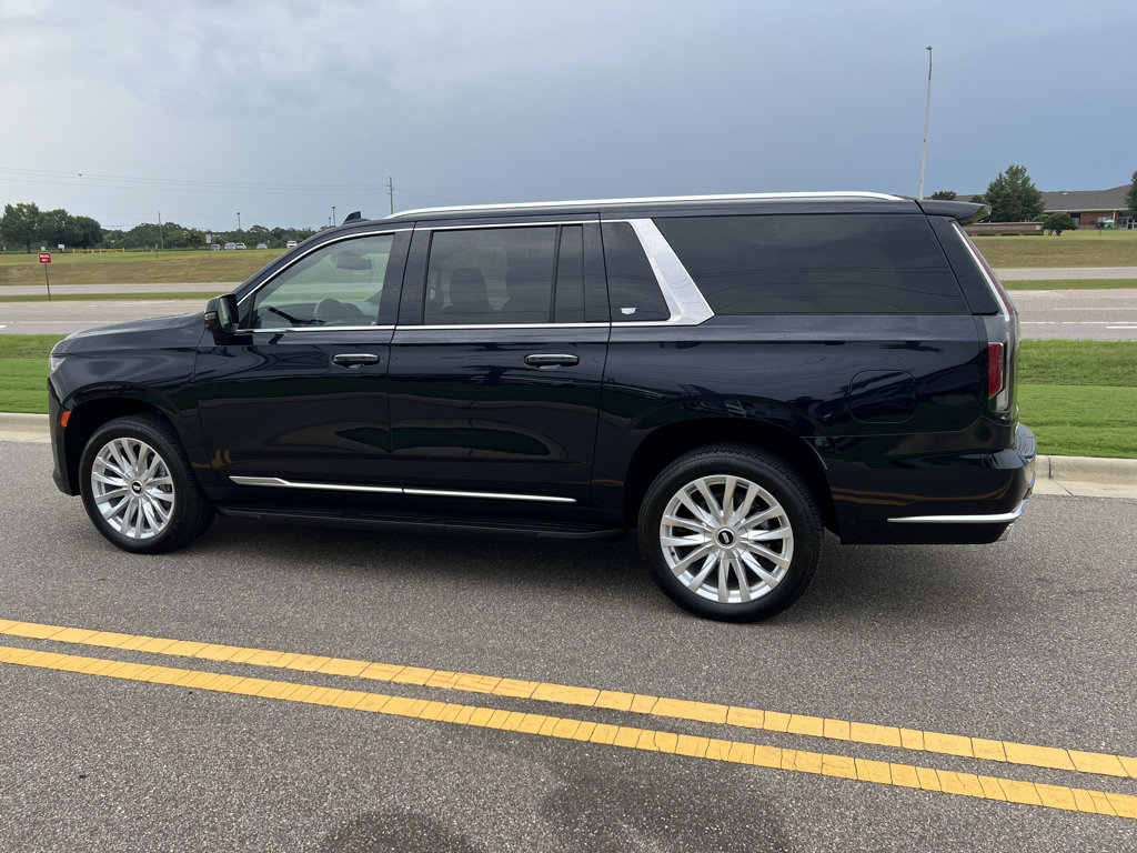 Used 2023 Cadillac Escalade ESV Luxury AWD/4WD image 8