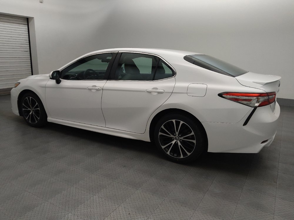 Used 2018 Toyota Camry SE FWD image 3