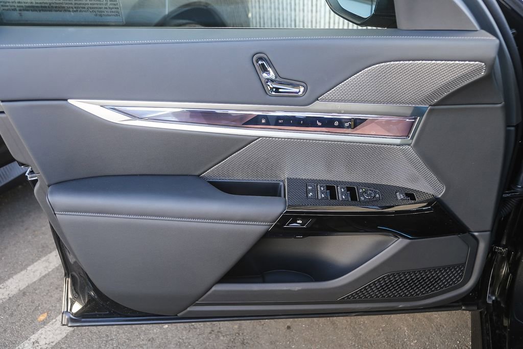 New 2026 BMW 750e xDrive AWD/4WD image 17