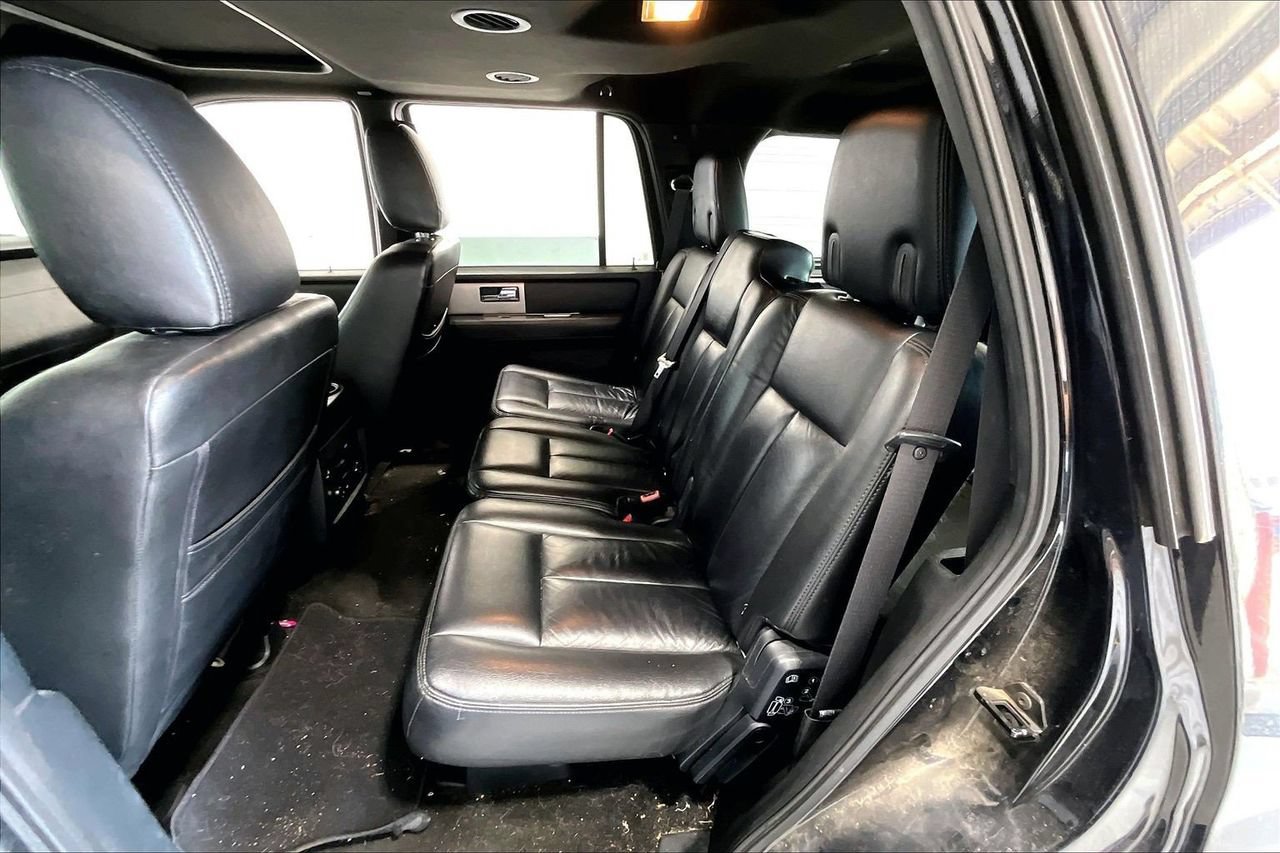 Used 2016 Ford Expedition XLT RWD image 24