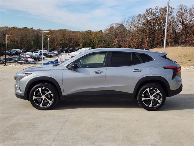 Certified 2024 Chevrolet Trax RS w/ Driver Confidence Package image 5