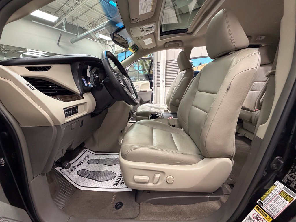 Used 2016 Toyota Sienna XLE w/ XLE Navigation Package FWD image 59