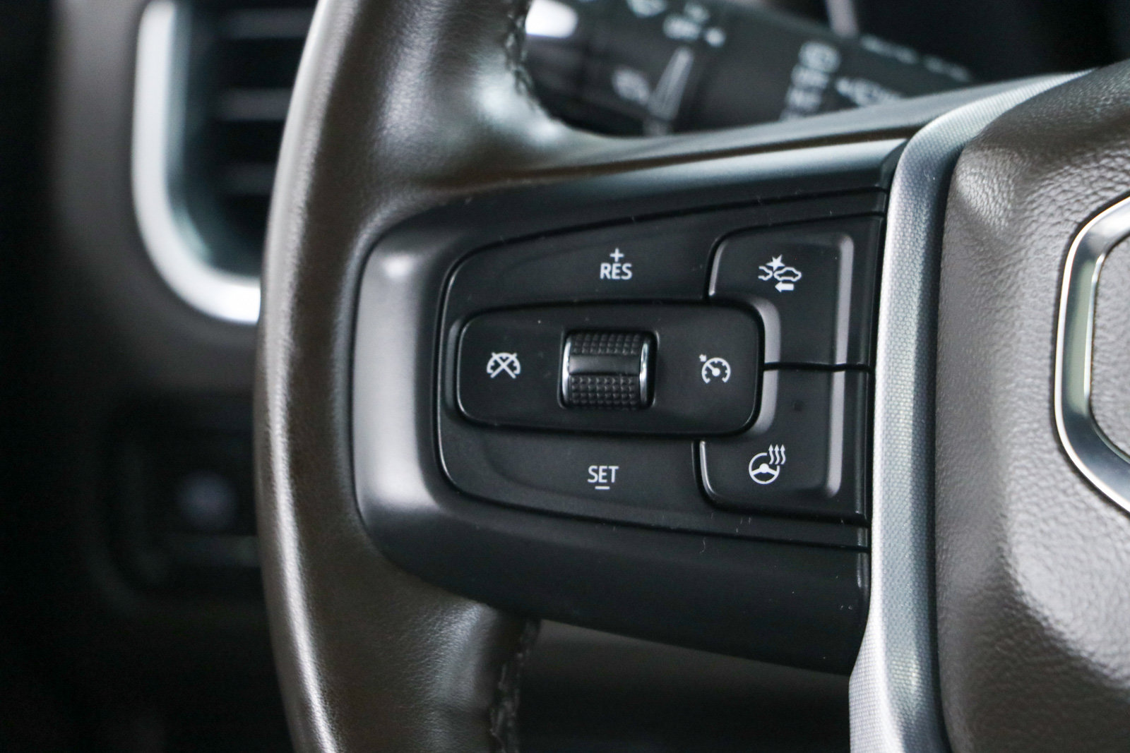 Used 2023 GMC Yukon SLT w/ SLT Premium Package AWD/4WD image 14