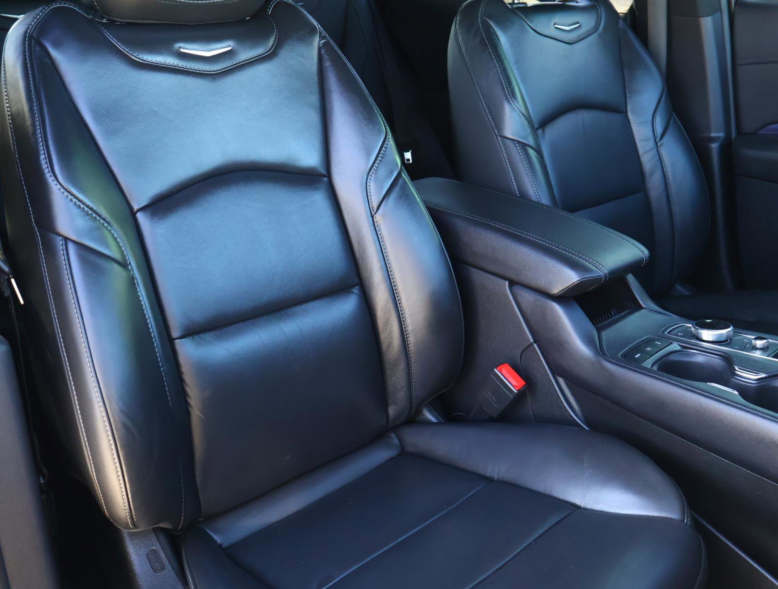 Used 2023 Cadillac XT4 Luxury w/ Cold Weather Package image 22