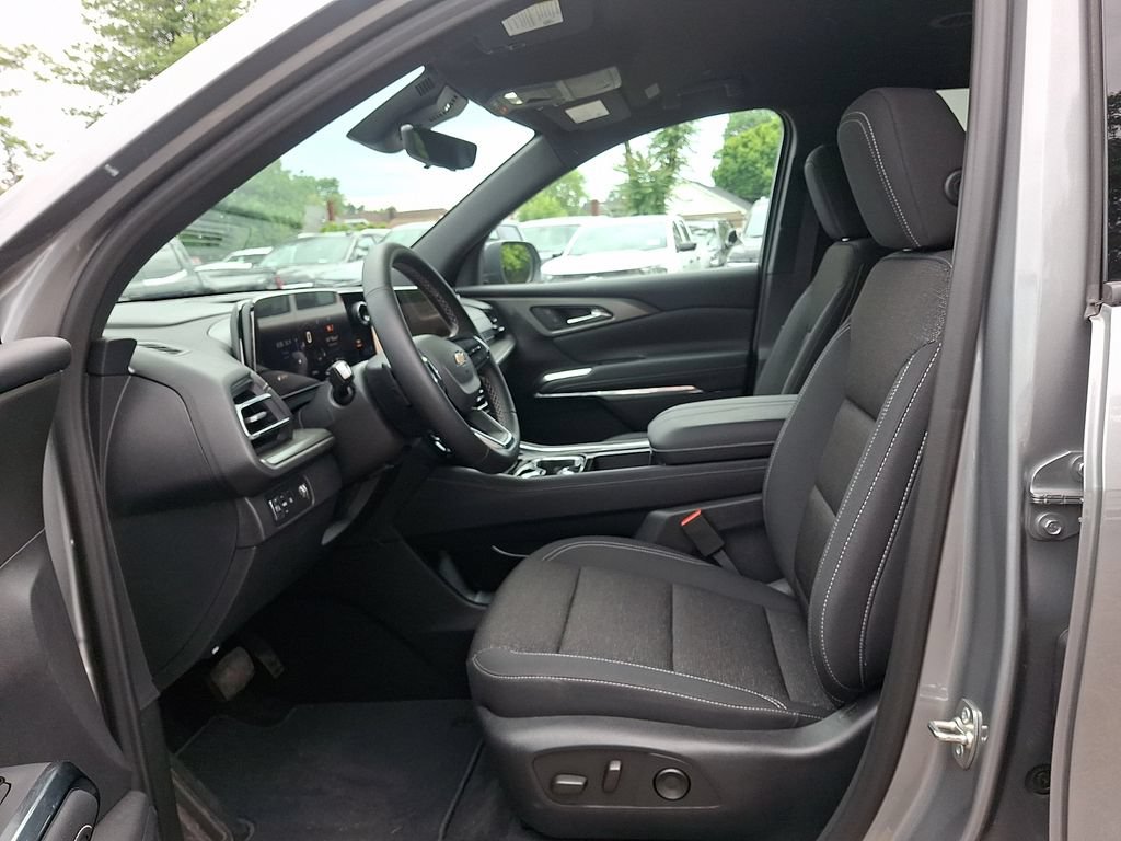 Used 2026 Chevrolet Traverse LT w/ Driver Confidence Package FWD image 14