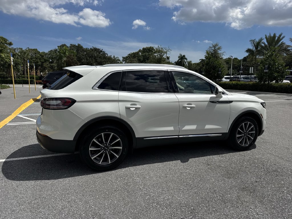 Used 2022 Lincoln Nautilus FWD image 4