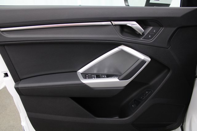 Used 2024 Audi Q3 2.0T Premium image 11