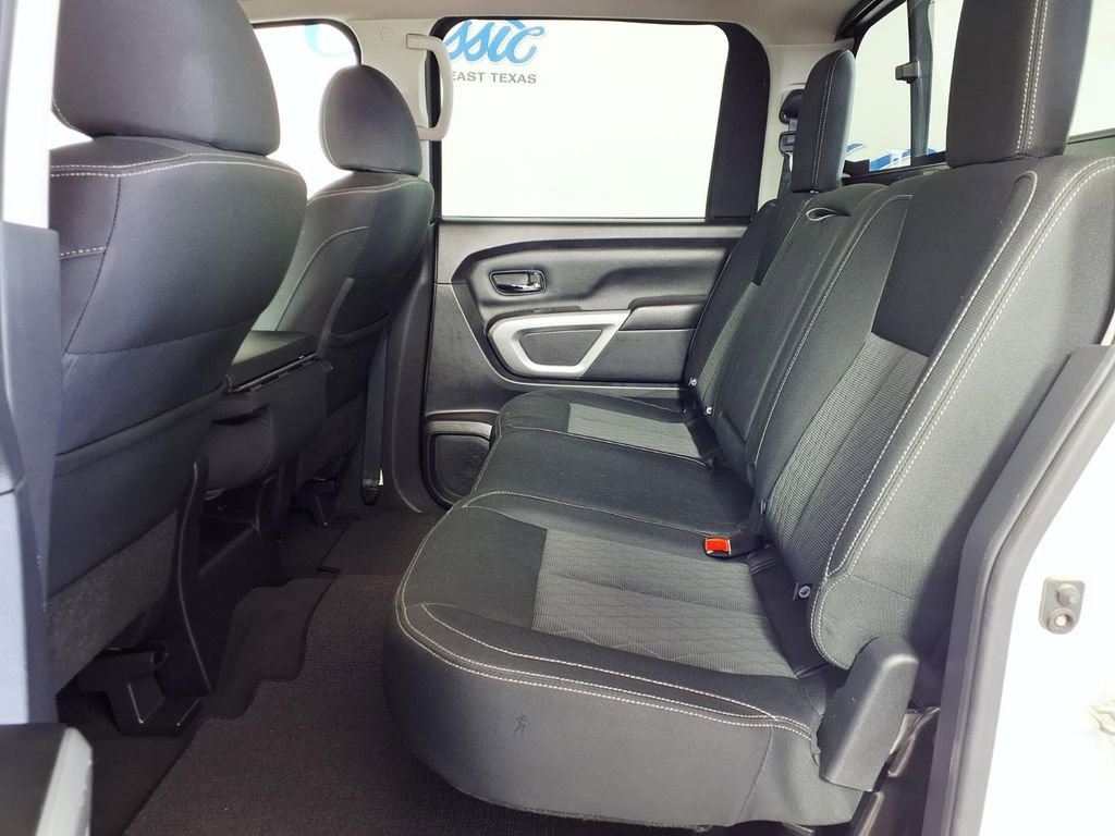 Used 2018 Nissan Titan SV image 10