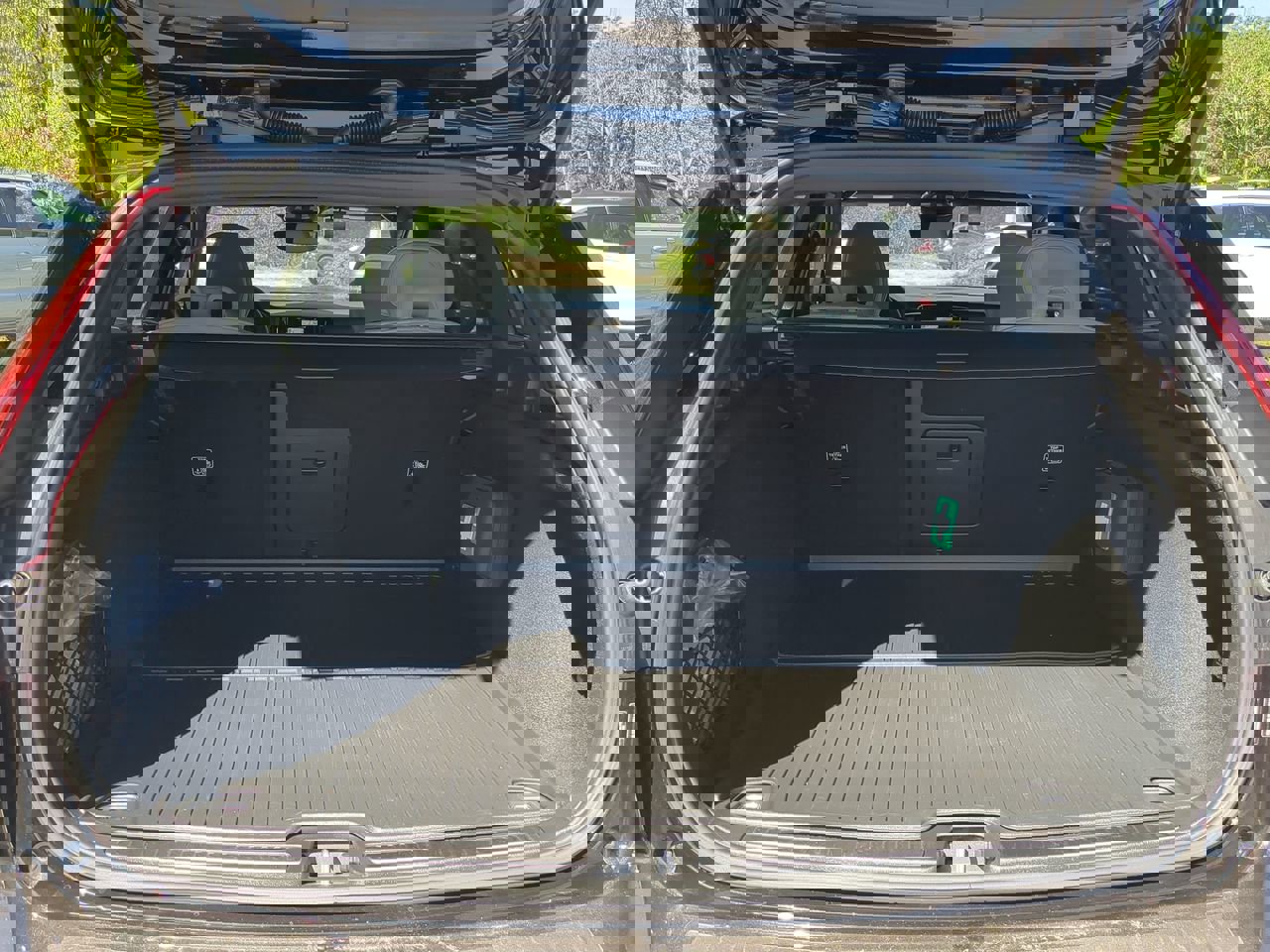 New 2025 Volvo V60 B5 Cross Country Ultra w/ Protection Package Premier image 12