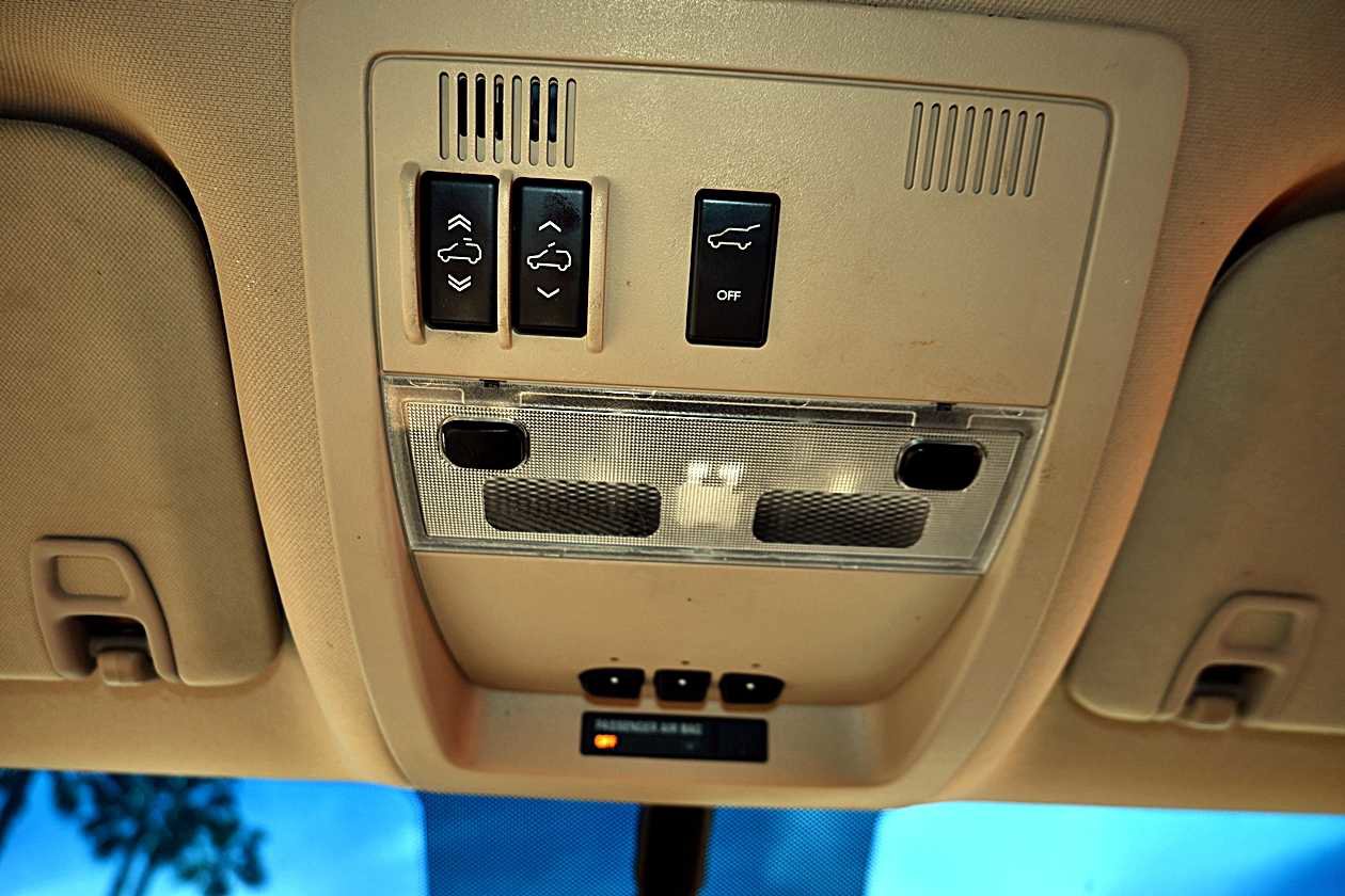 Used 2013 GMC Yukon Denali AWD/4WD image 32