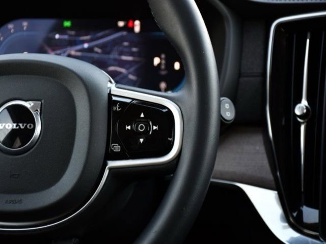 Used 2025 Volvo XC90 B5 Plus image 20