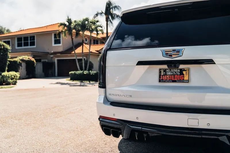 Used 2025 Cadillac Escalade ESV V AWD/4WD image 8