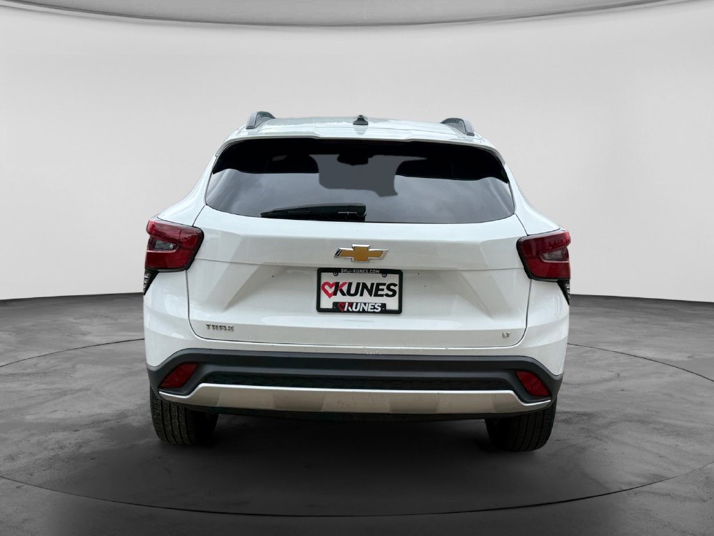 Used 2025 Chevrolet Trax LT w/ LT Convenience Package FWD image 8
