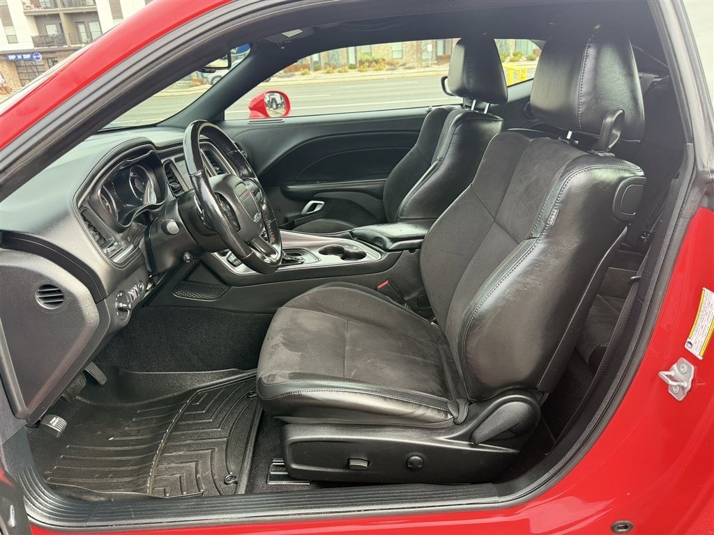 Used 2022 Dodge Challenger R/T w/ Plus Package image 22