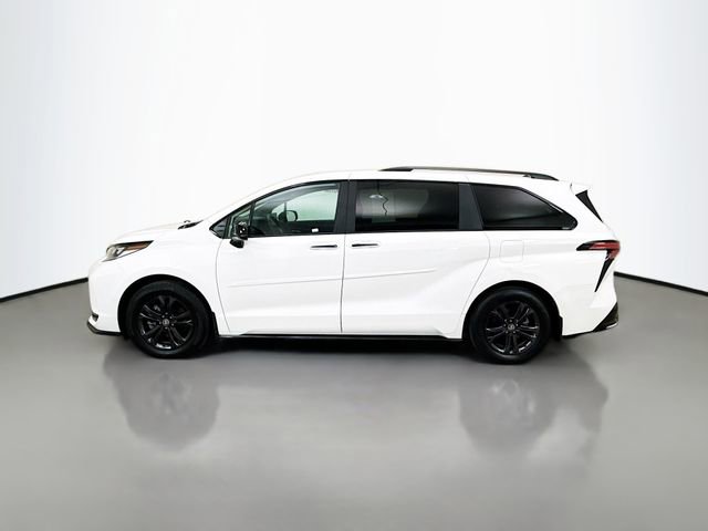 Used 2025 Toyota Sienna XSE w/ XSE Plus Package image 4