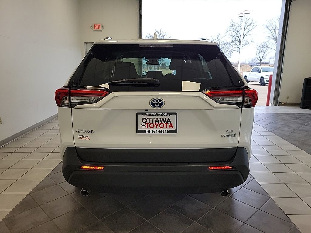Used 2024 Toyota RAV4 LE AWD/4WD image 6