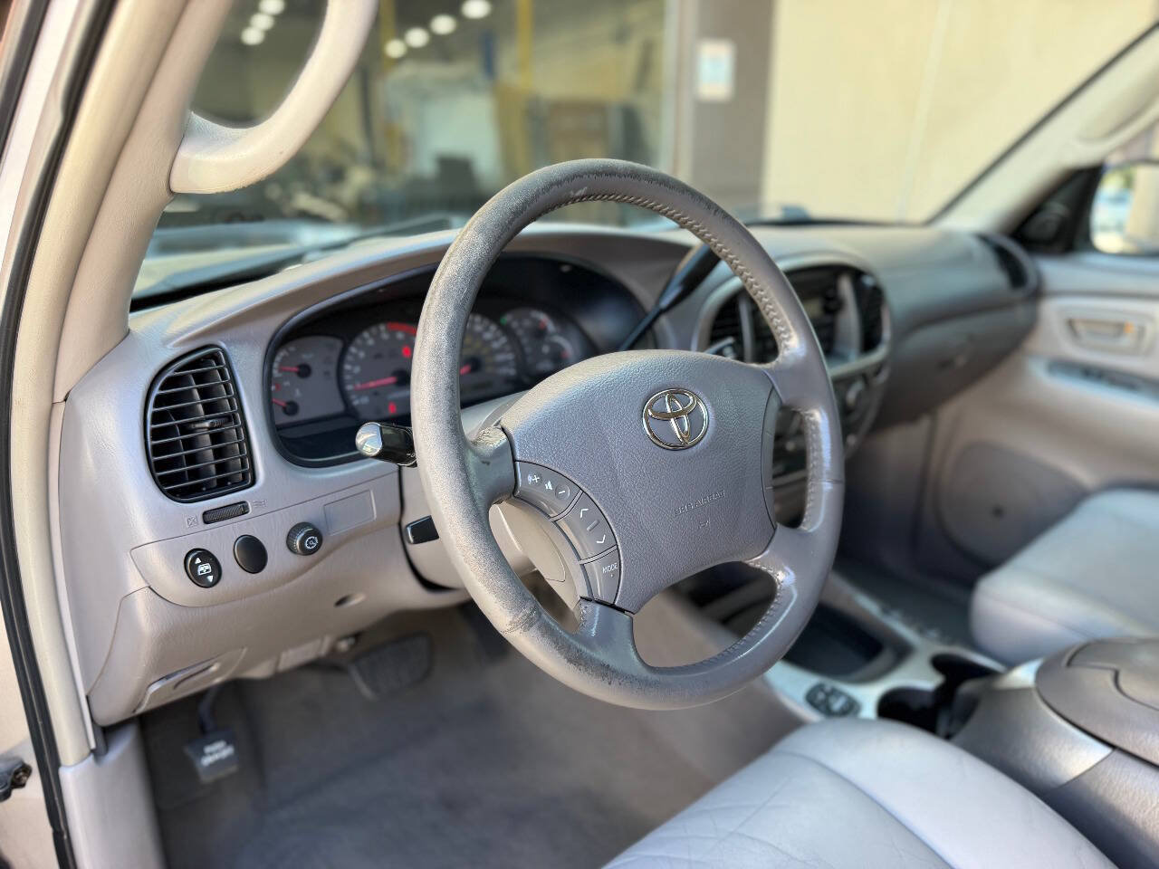Used 2004 Toyota Sequoia Limited RWD image 16