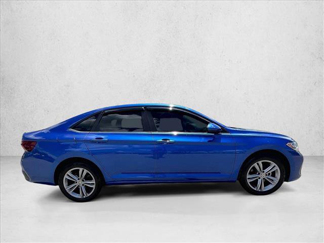 Used 2024 Volkswagen Jetta SE w/ Panoramic Sunroof Package FWD image 5