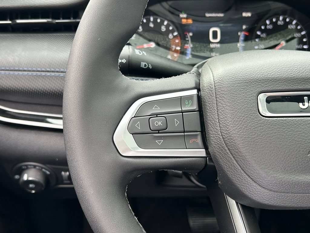 New 2025 Jeep Compass Latitude w/ Sun & Sound Group AWD/4WD image 46