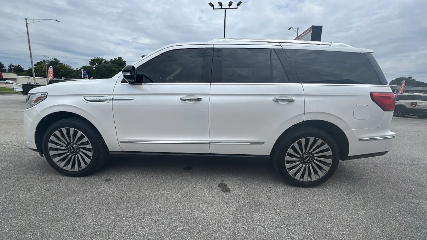 Used 2019 Lincoln Navigator Reserve AWD/4WD image 2