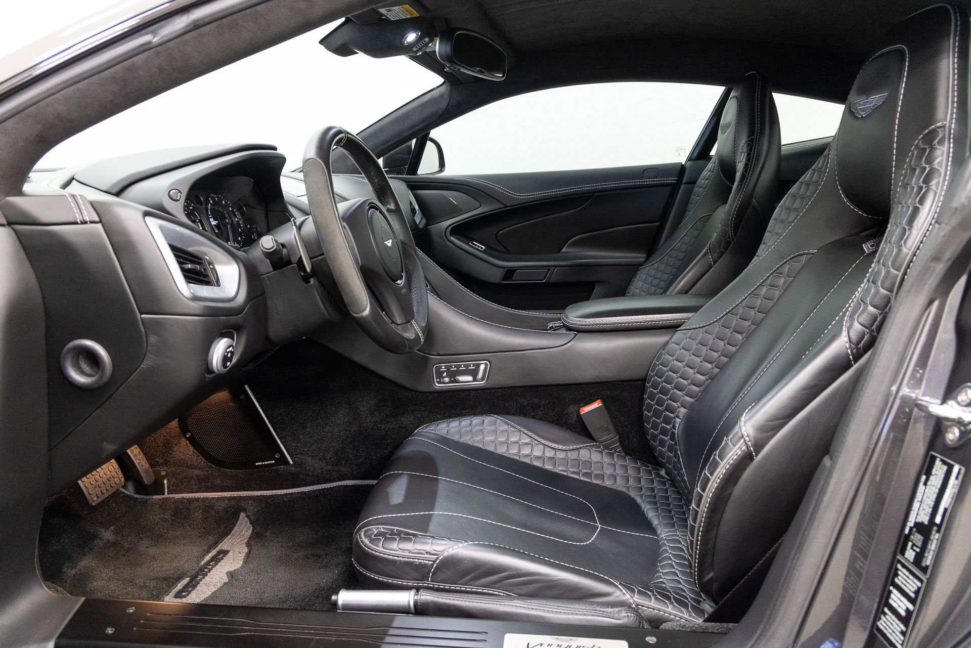 Used 2015 Aston Martin Vanquish Coupe RWD image 6