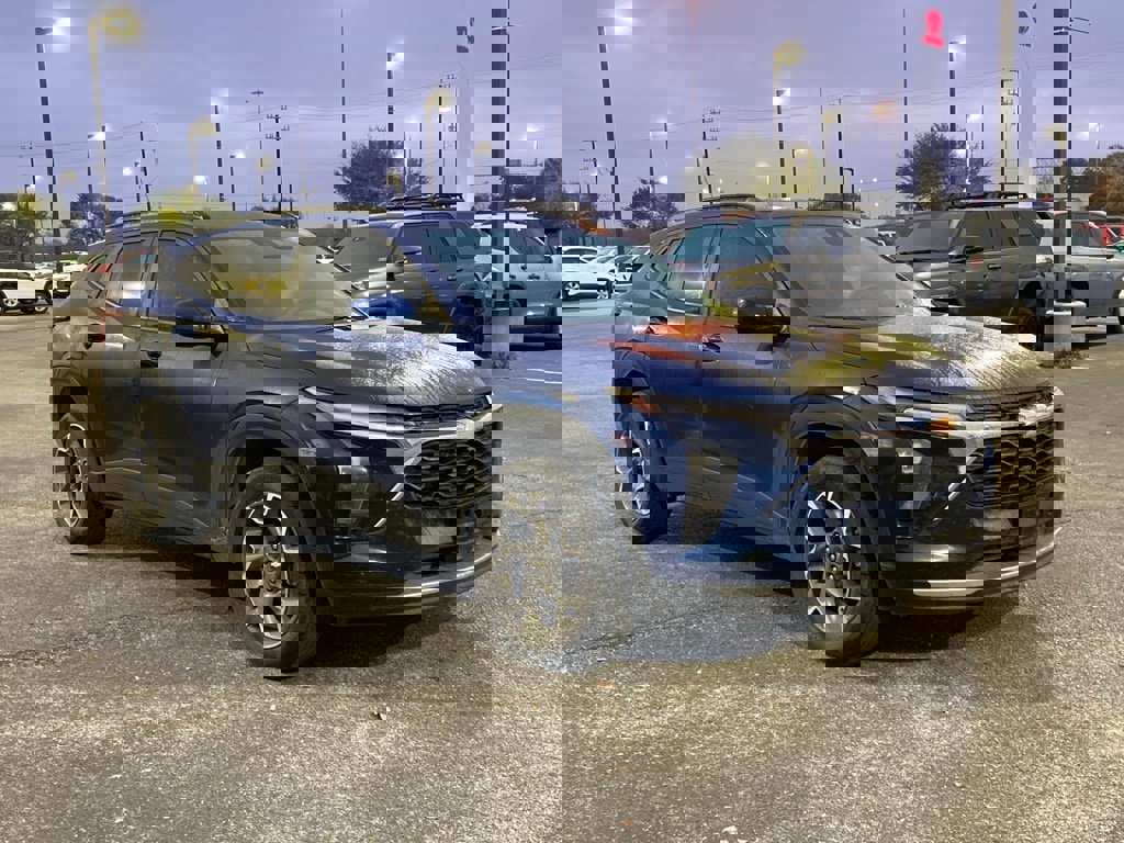 Used 2024 Chevrolet Trax LT image 3