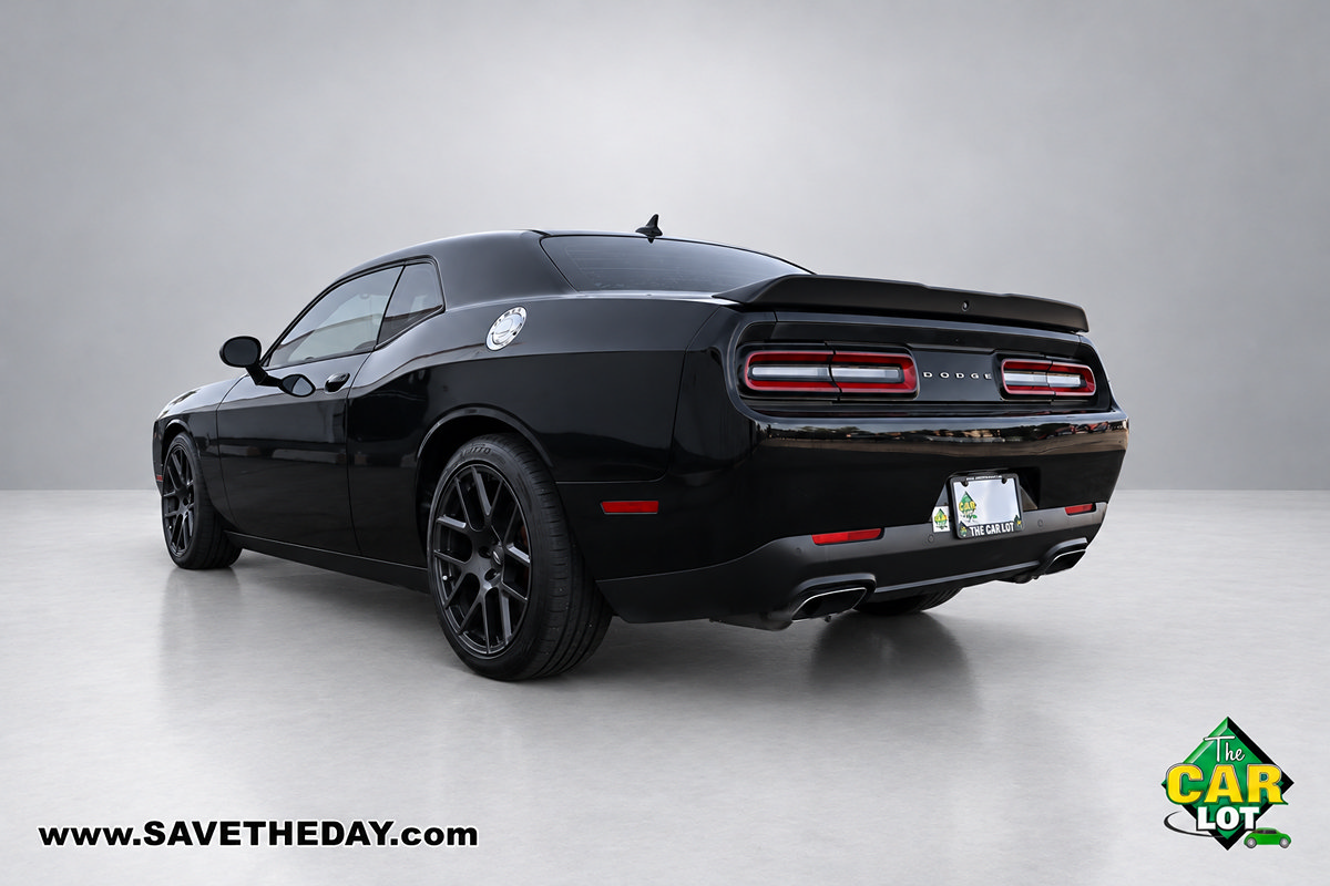 Used 2016 Dodge Challenger R/T Scat Pack w/ Leather Interior Group RWD image 6