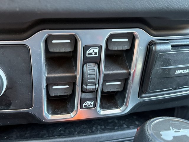 Used 2026 Jeep Wrangler Unlimited Sahara AWD/4WD image 20