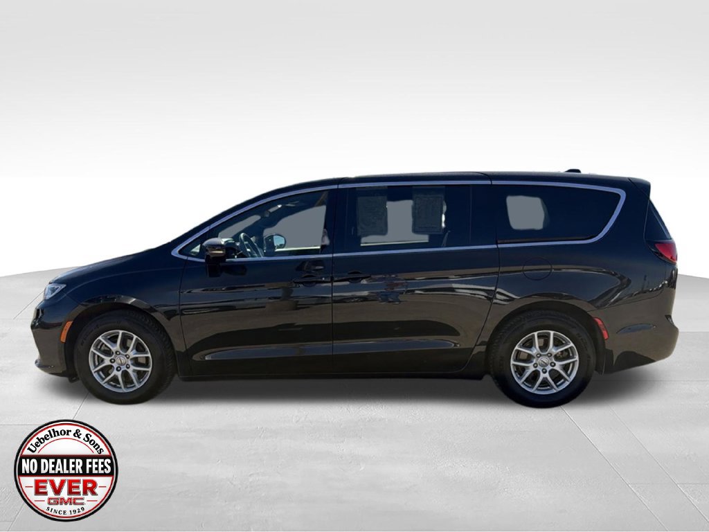 Used 2024 Chrysler Pacifica Touring FWD image 16