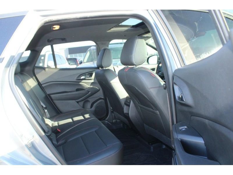 Used 2024 Chevrolet Trax RS w/ Sunroof Package image 11